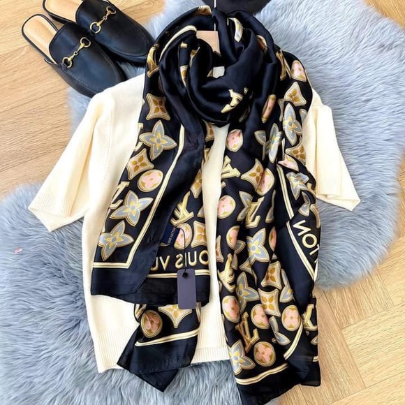 Branded Shawl with paper bag ❤️ - Picture 10 of 15